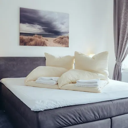 Mien Tied An Deck * Heiligenhafen