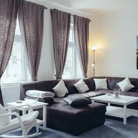 Mien Tied An Deck * Heiligenhafen