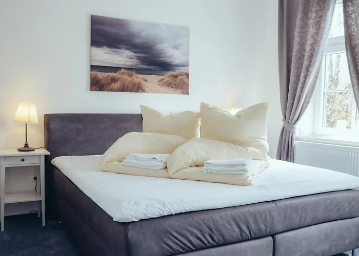 Mien Tied An Deck * Heiligenhafen